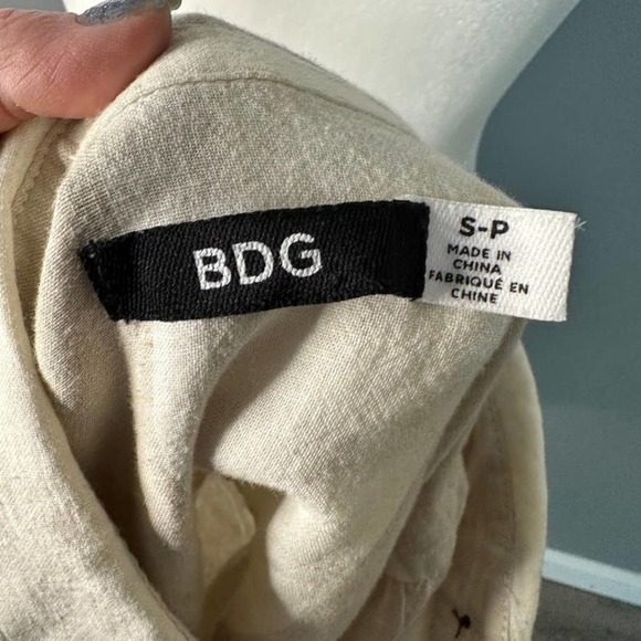 Urban Outfitters BDG Neutral Linen Blend Cropped Tie Front Button Down S - Picture 7 of 8